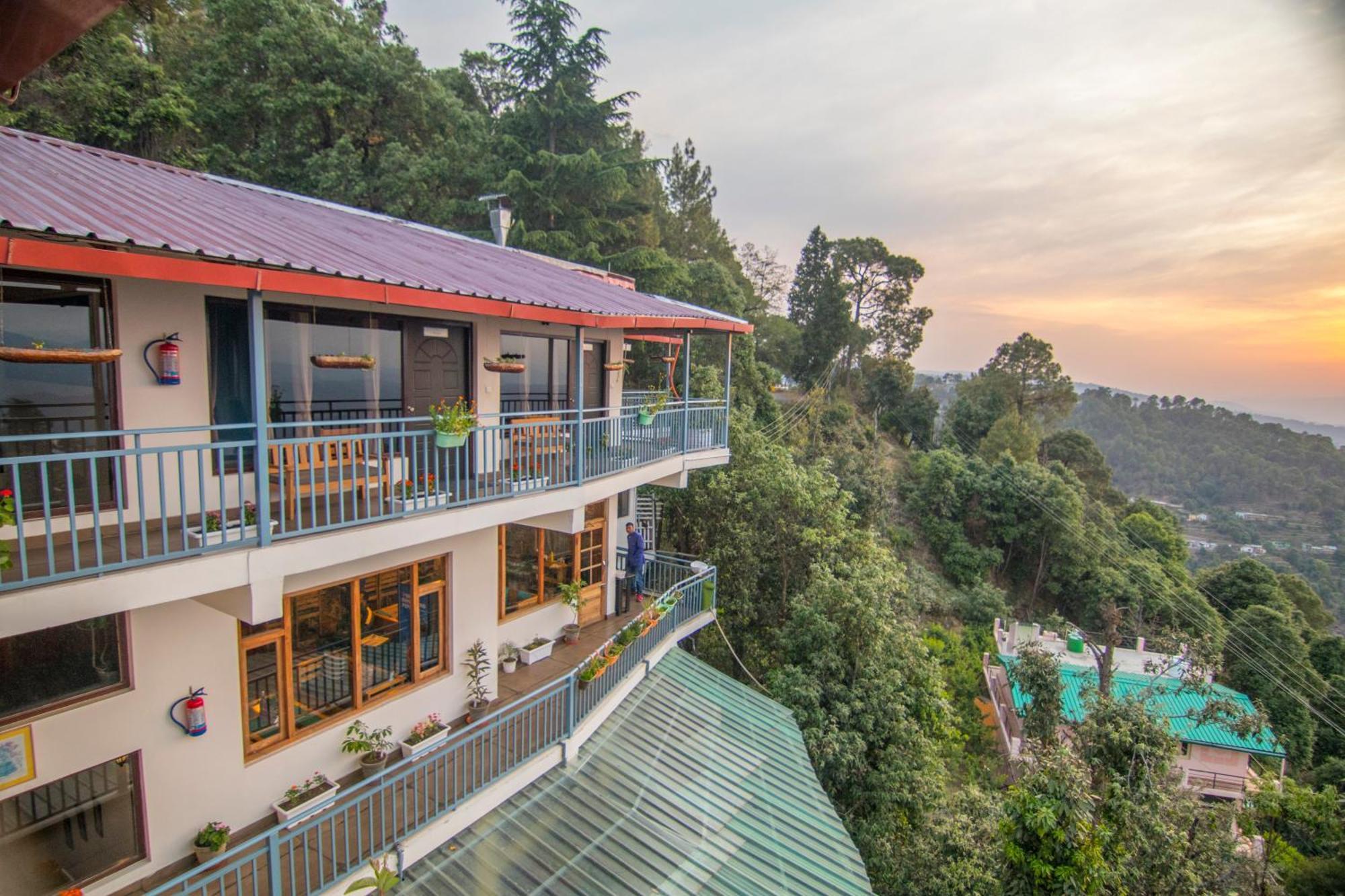 Alpine Rhapsody Hotel Ranikhet Exterior photo