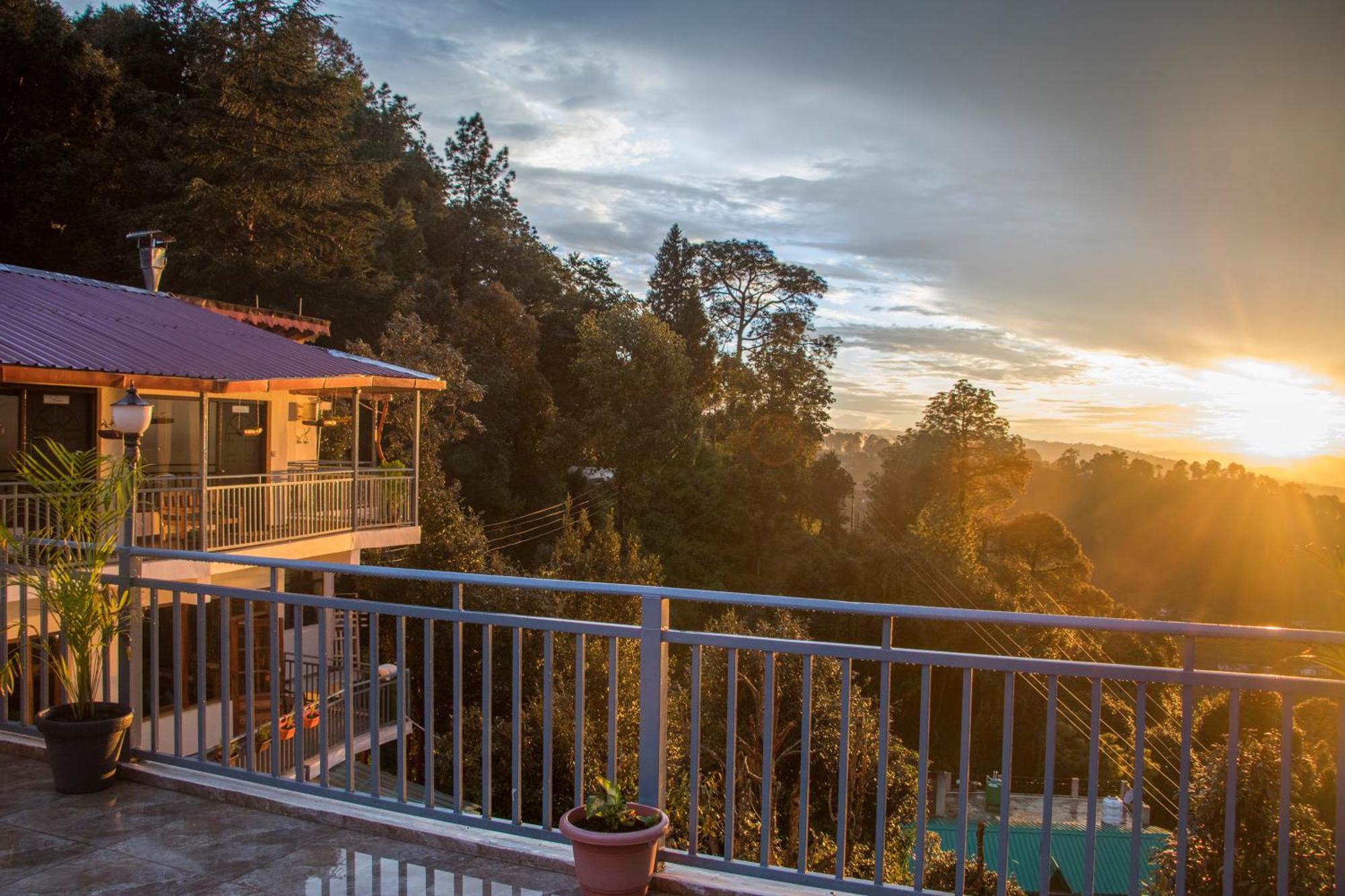 Alpine Rhapsody Hotel Ranikhet Exterior photo